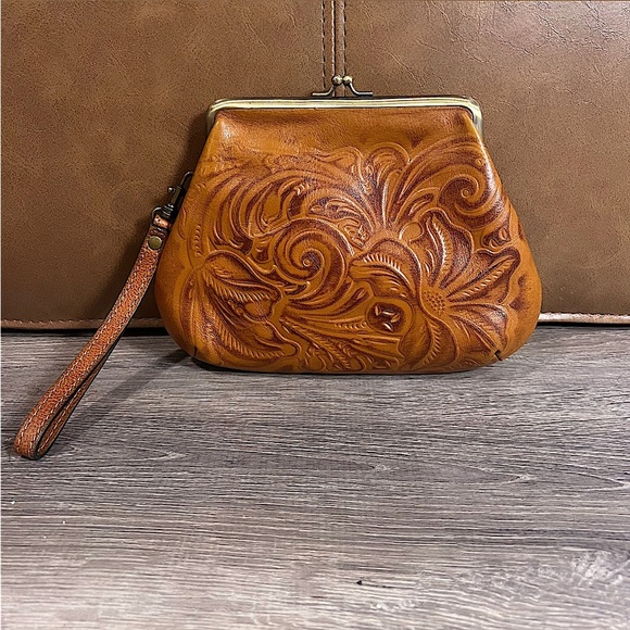 PATRICIA NASH Chesnut Brown Savena Burnished Tooled Leather Kiss-Lock Wristlet - Picture 1 of 12